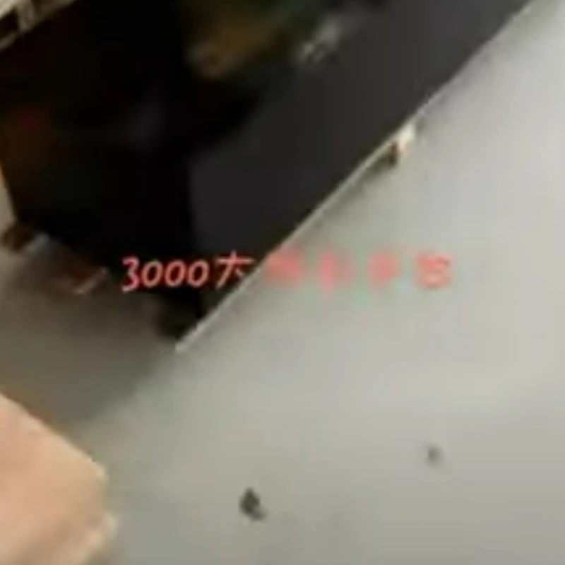 Eine 3 Meter lange Granitplattform
